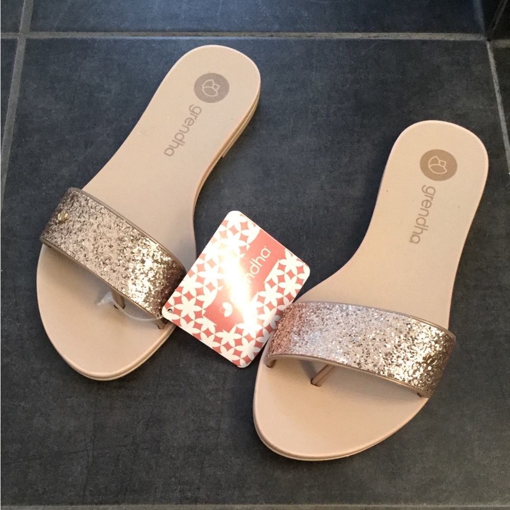 NEW in BOX! Paradiso II Gold Flat Sandals - 7 US